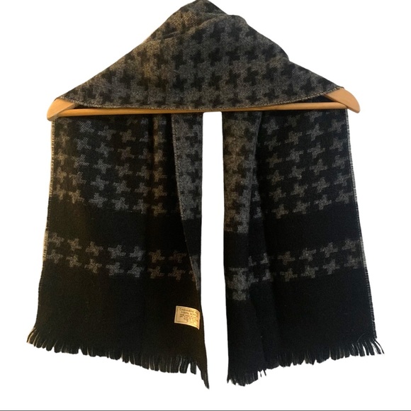 Houndstooth Scarf - Picture 3 of 3
